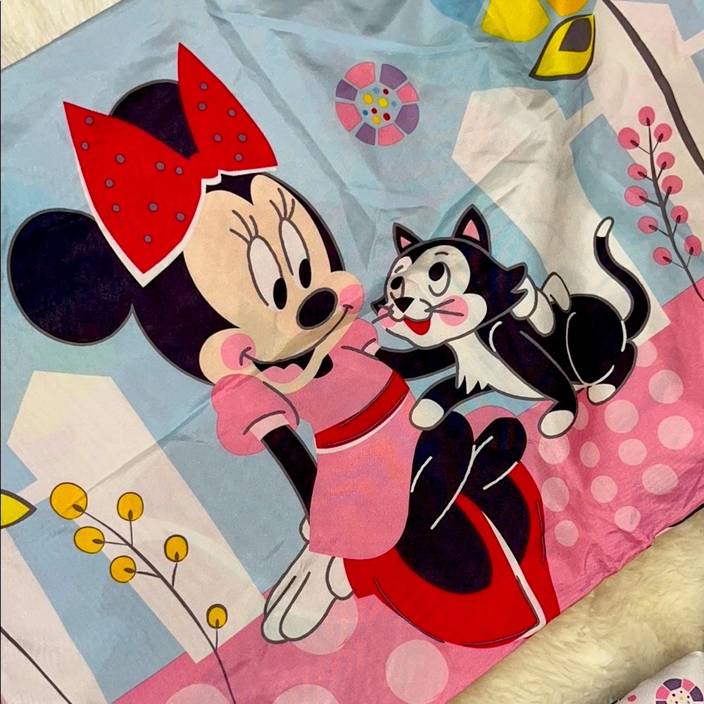 Minnie Mouse Bedding Set - Picture 1 of 5